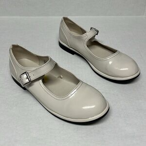 Steve Madden Jkenny off white patent leather Mary Jane dress shoe flats sz 5